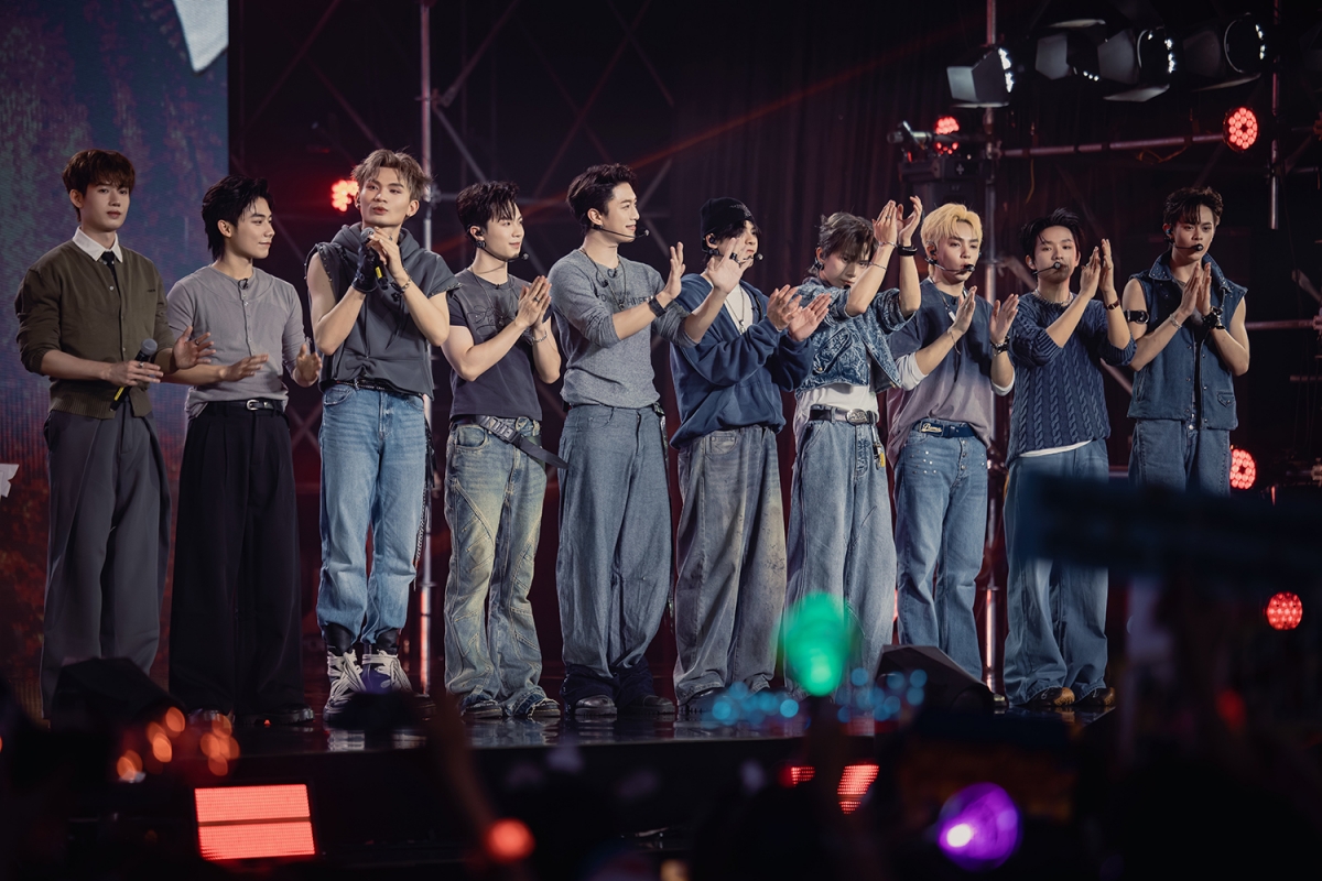 Nhóm Tân binh thăng cấp vượt qua tất cả áp lực và khó khăn để mang đến tiết mục giải cứu trọn vẹn trên sân khấu