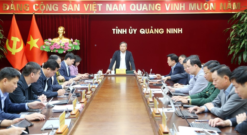 Đồng chí Vũ Đại Thắng, Ủy viên Trung ương Đảng, Bí thư Tỉnh ủy, Trưởng Đoàn ĐBQH tỉnh Quảng Ninh chỉ đạo triển khai công tác hỗ trợ tỉnh Lâm Đồng (Ảnh: báo Quảng Ninh)