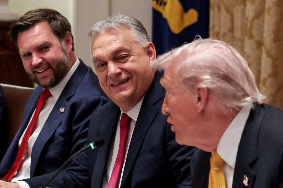 Thủ tướng Hungary Viktor Orban trong bữa trưa với Tổng thống Mỹ Donald Trump và Phó Tổng thống Mỹ JD Vance tại Nhà Trắng ngày 7/11/2025. Ảnh: Reuters