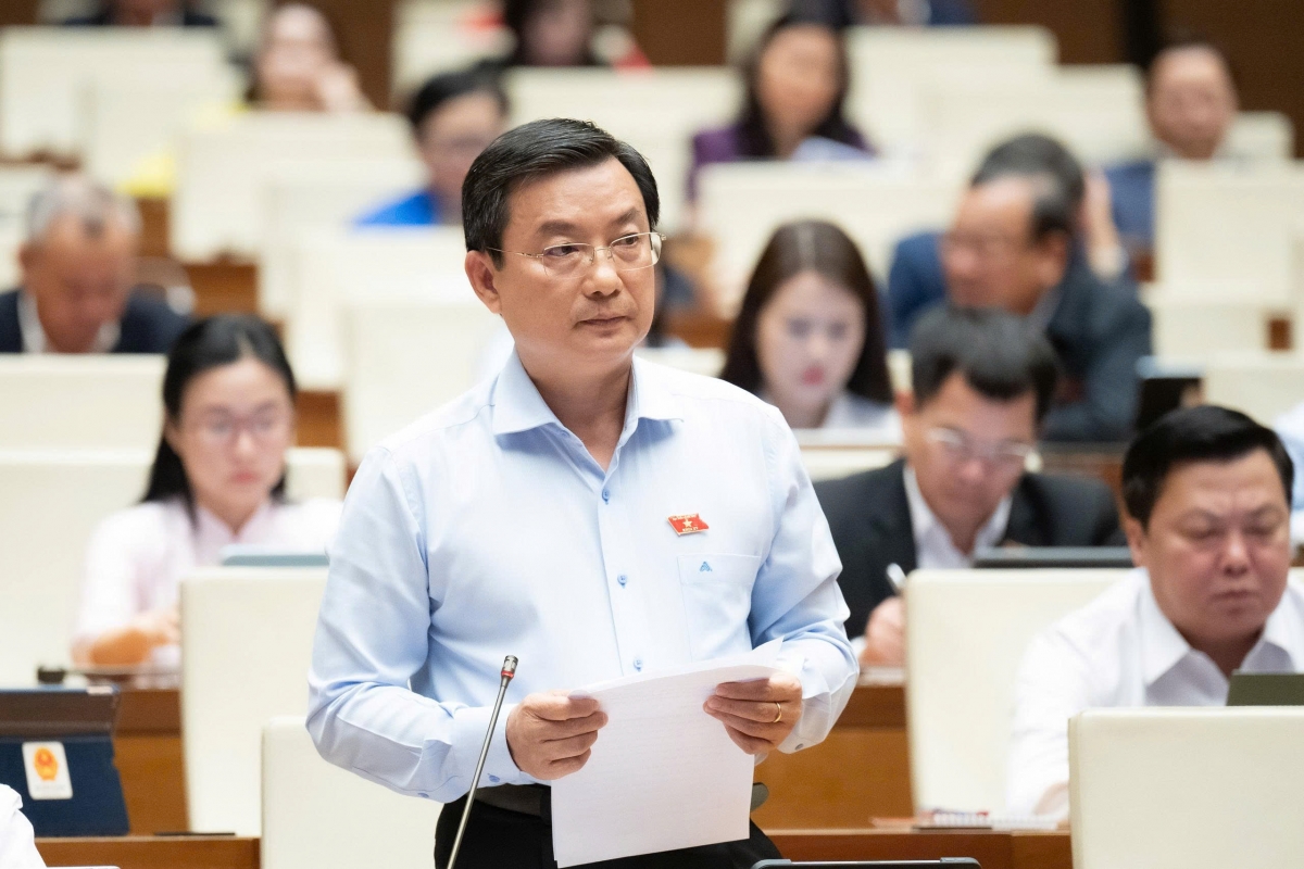 ĐBQH Phạm Trọng Nhân cho rằng, một quốc gia hiện đại không chỉ phòng thủ bằng vũ khí mà còn phòng thủ bằng sức khỏe.