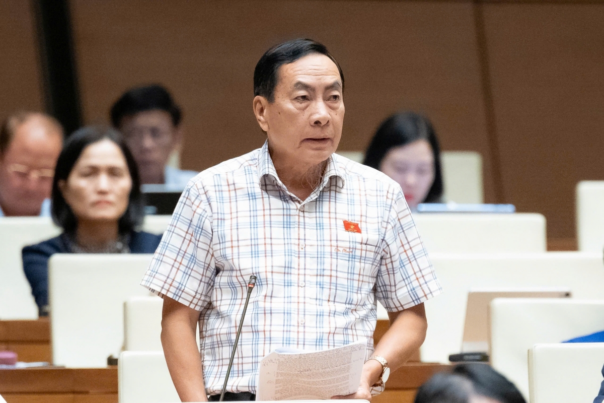 Đại biểu Phạm Văn Hòa cho rằng cần đánh giá kỹ đề xuất lắp thiết bị ghi hình xe ở khoang chở khách. Ảnh: Quốc hội