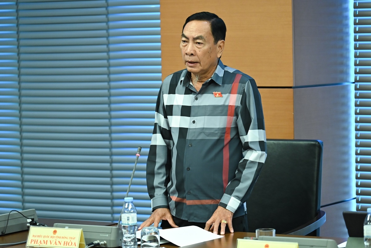 Đại biểu Phạm Văn Hòa (đoàn Đồng Tháp) nêu ý kiến tại họp tổ (Ảnh: Quốc hội)