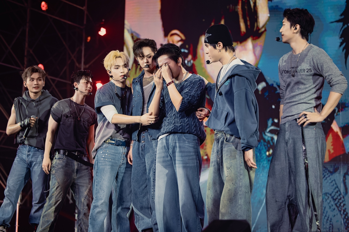 Phúc Nguyên bật khóc khi chia sẻ về người anh minhtin đã bị loại sau Công diễn 3