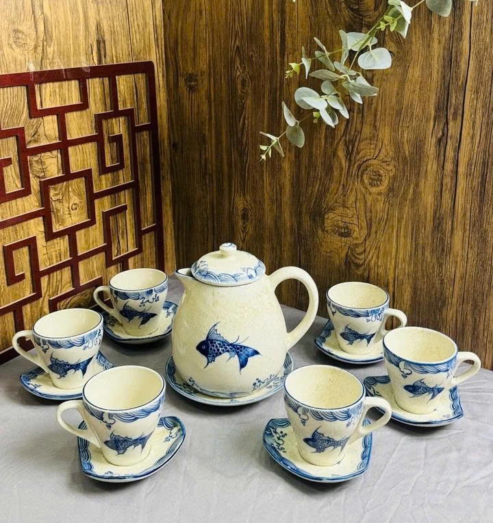 Bộ ấm chén uống trà là một trong những lựa chọn quà tặng 20/11 thiết thực.