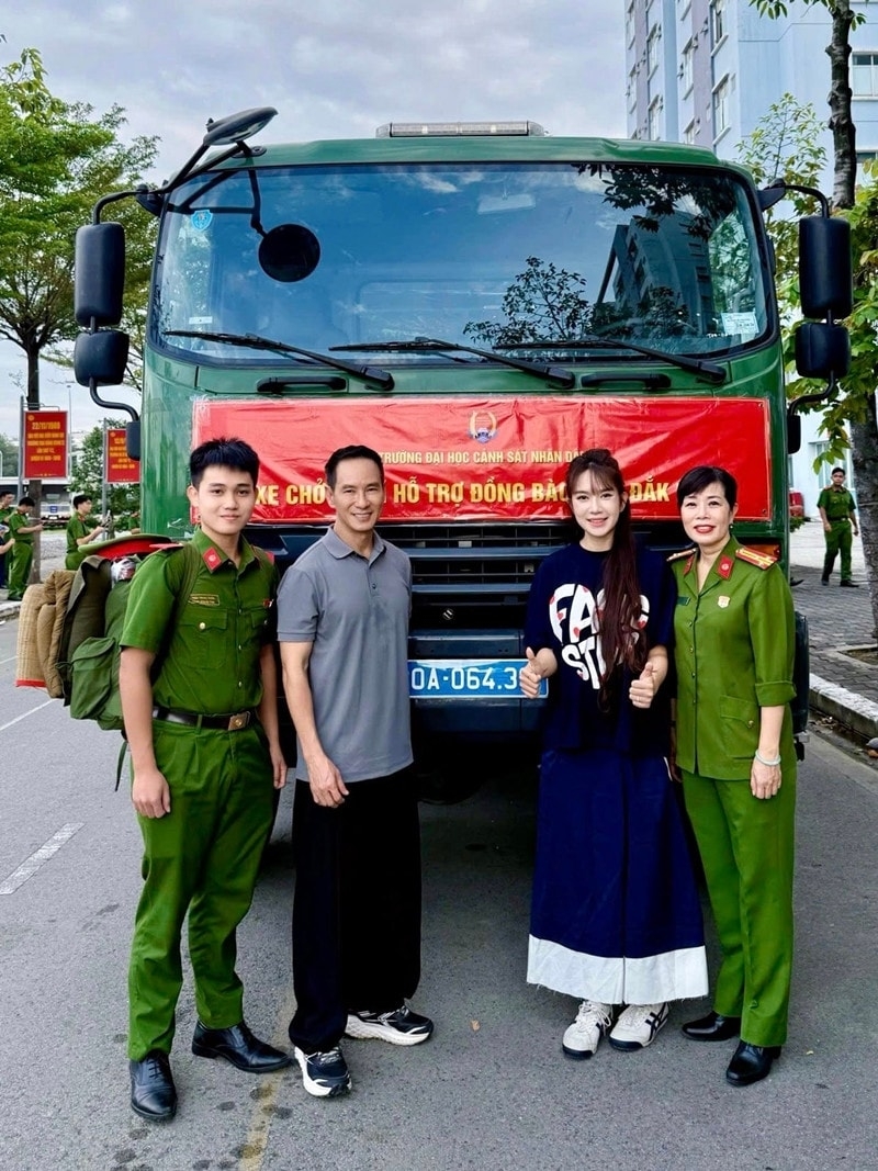 Lý Hải - Minh Hà gửi chuyến xe chứa hàng trăm thùng nhu yếu phẩm đến Đắk Lắk