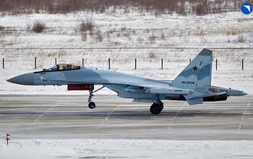 Cùng với khả năng chiếm ưu thế trên không, máy bay chiến đấu Su-35S cũng sở hữu khả năng tấn công các mục tiêu trên bộ và trên biển. Ảnh: Army Recognition