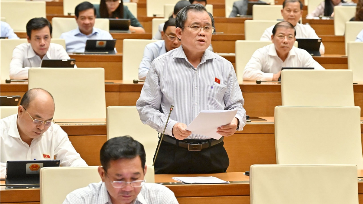 Đại biểu Nguyễn Tâm Hùng (TP Hồ Chí Minh) góp ý về nghĩa vụ của hãng hàng không khi chậm, hủy hoặc từ chối vận chuyển.