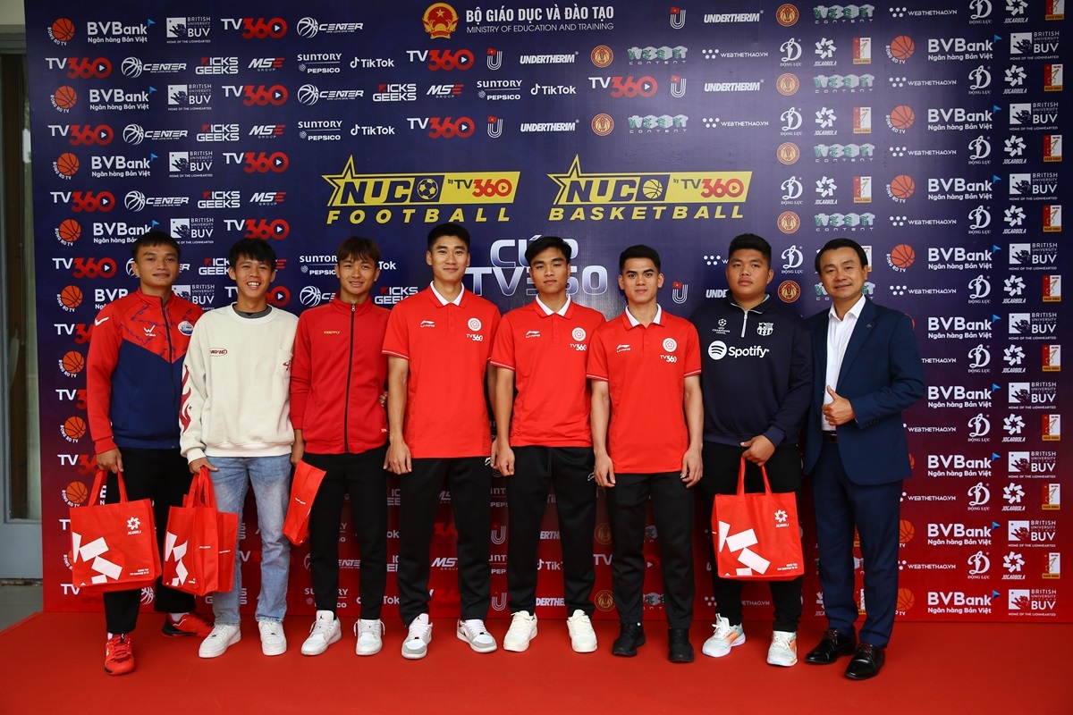 Dàn cầu thủ Thể Công Viettel gồm Nguyễn Công Phương, Khuất Văn Khang và Nhâm Mạnh Dũng truyền cảm hứng đến giải bóng đá sinh viên toàn quốc 2025.