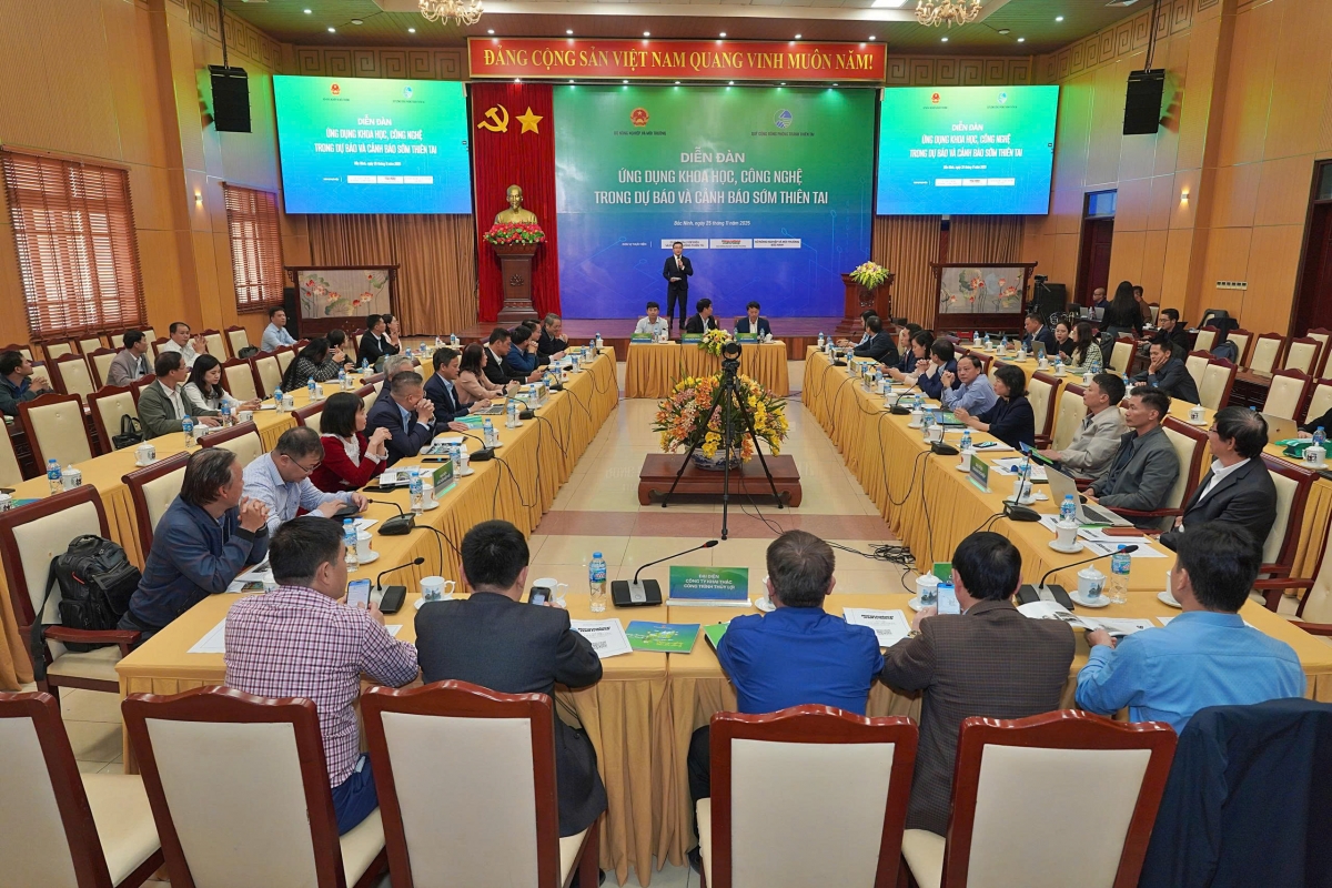 Toàn cảnh diễn đàn