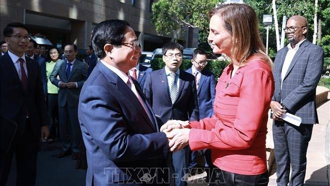 Thủ tướng Phạm Minh Chính thăm và khai trương phiên giao dịch tại Thị trường Chứng khoán Johannesburg. Ảnh: TTXVN