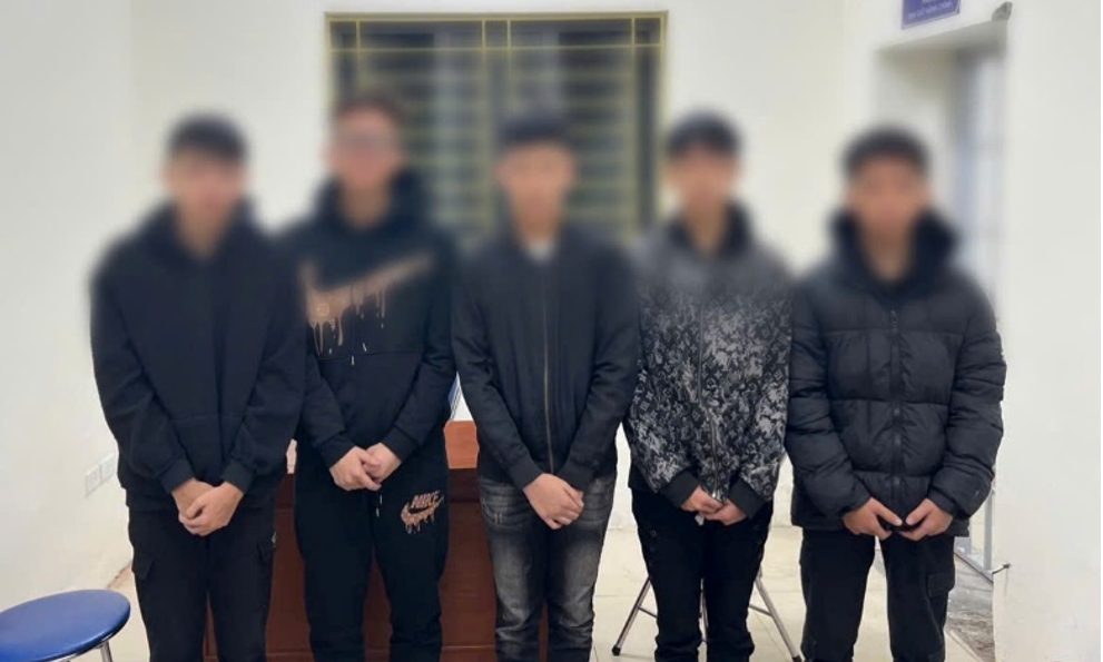 Nhóm đối tượng tại cơ quan Công an