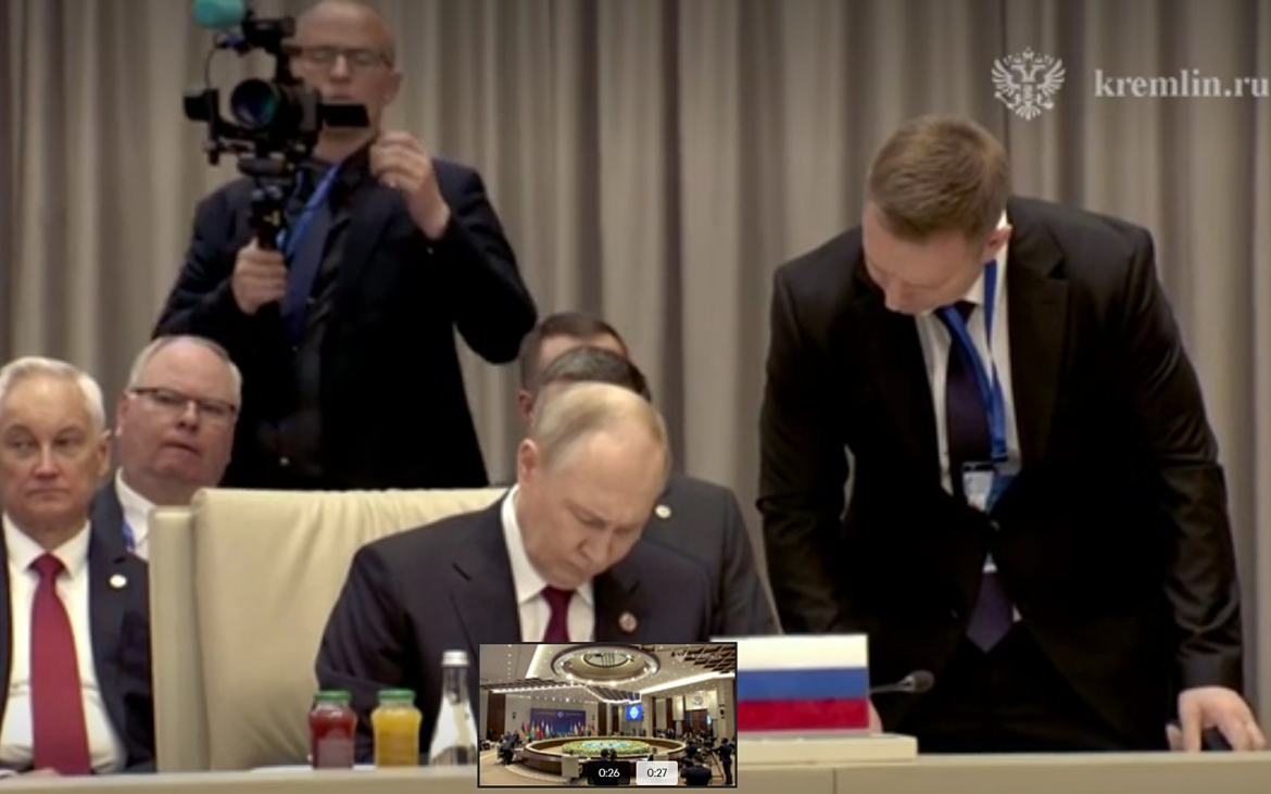 Tổng thống Nga Vladimir Putin ký Tuyên bố chung của CSTO. Ảnh: Kremlin.
