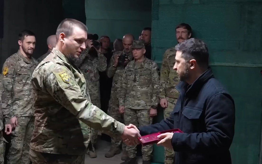 Ông Zelensky thăm mặt trận Donbass. Ảnh: Truyền thông Kiev.