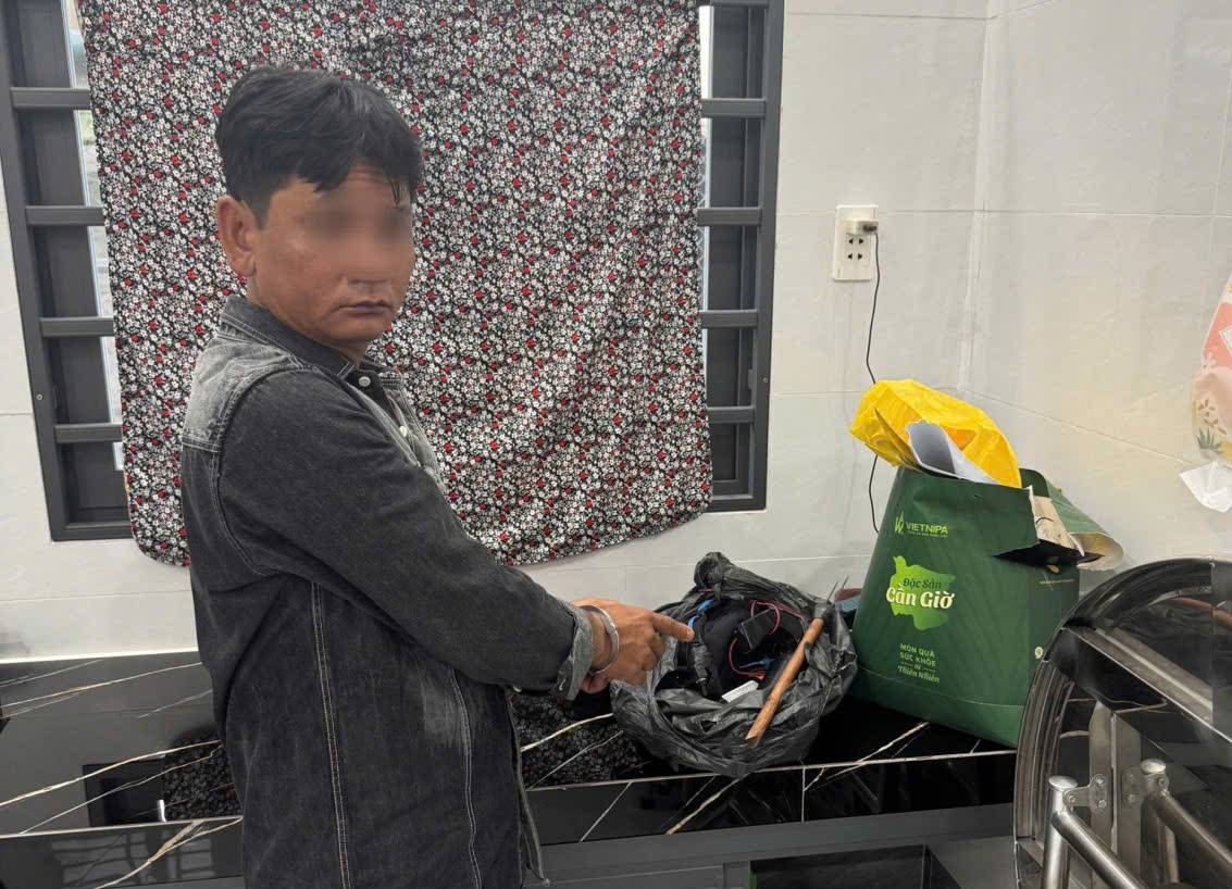 Một trong 2 đối tượng bắt trộm chó của người dân đã bị công an bắt giữ.