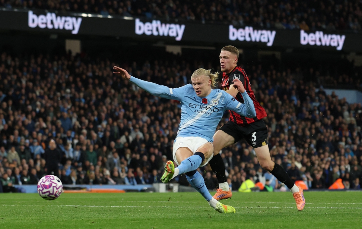 Khoảnh khắc Haaland ghi bàn mở tỷ số. (Ảnh: Reuters). 