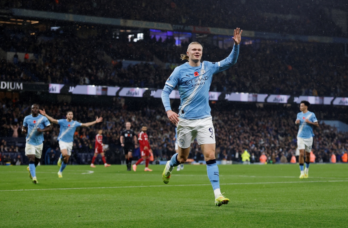 Màn ăn mừng cuồng nhiệt của Haaland (Ảnh: Reuters)