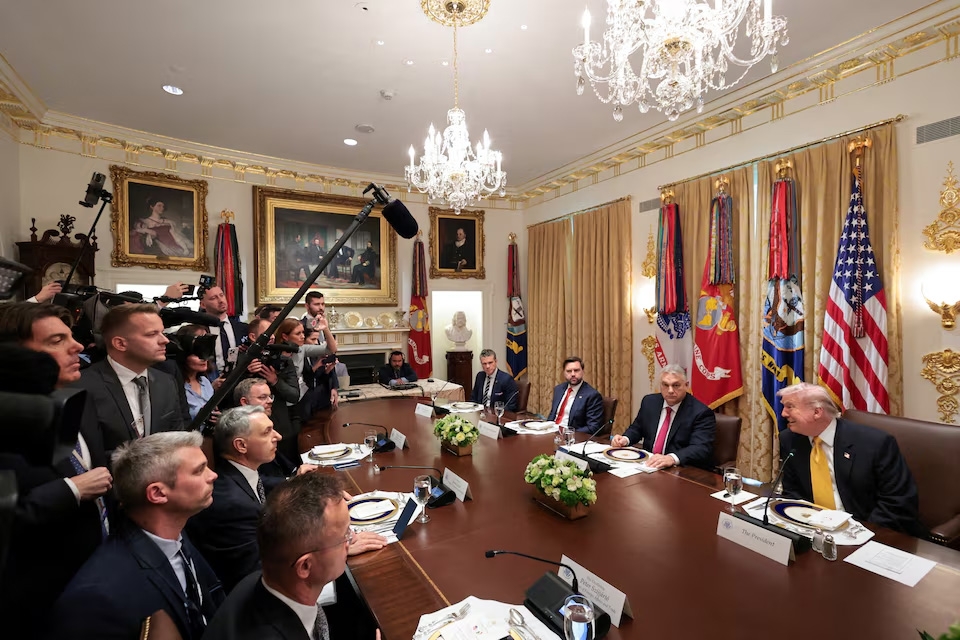 Tổng thống Mỹ Donald Trump tiếp Thủ tướng Hungary Viktor Orban tại Nhà Trắng, ngày 7/11/2025. Reuters