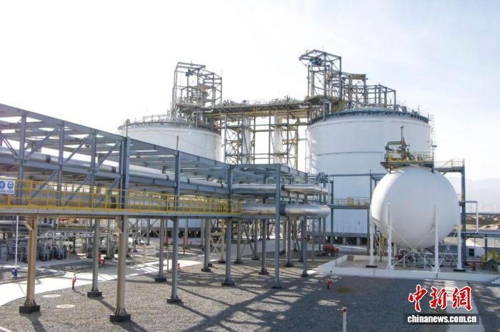 Trung Quốc đưa vào vận hành thử dự án tích trữ năng lượng bằng không khí lỏng lớn nhất thế giới tại tỉnh Thanh Hải, Trung Quốc. Ảnh Chinanews service