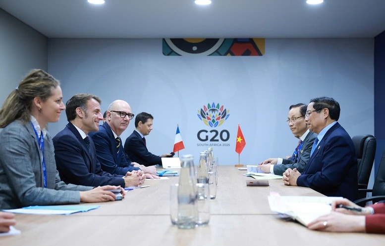 Thủ tướng Phạm Minh Chính gặp Tổng thống Pháp Emmanuel Macron. Nguồn ảnh: Báo Chính phủ