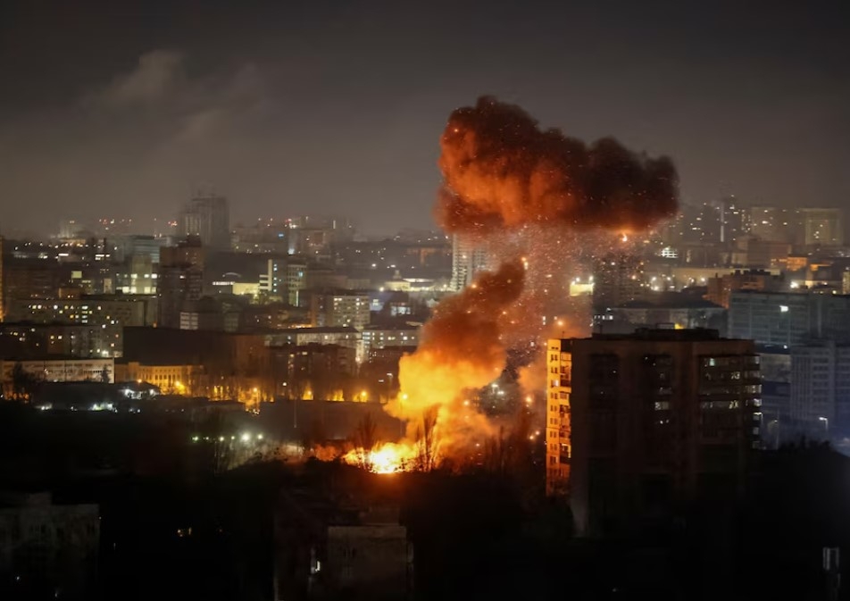 Một vụ nổ ở Ukraine trong cuộc tấn công bằng máy bay không người lái Nga hôm 14/11. Ảnh: Reuters