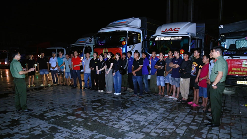 Công an tỉnh Đồng Nai chuẩn bị đua 200 tấn hàng hóa đến với bà con vùng lũ ở Đăk Lăk