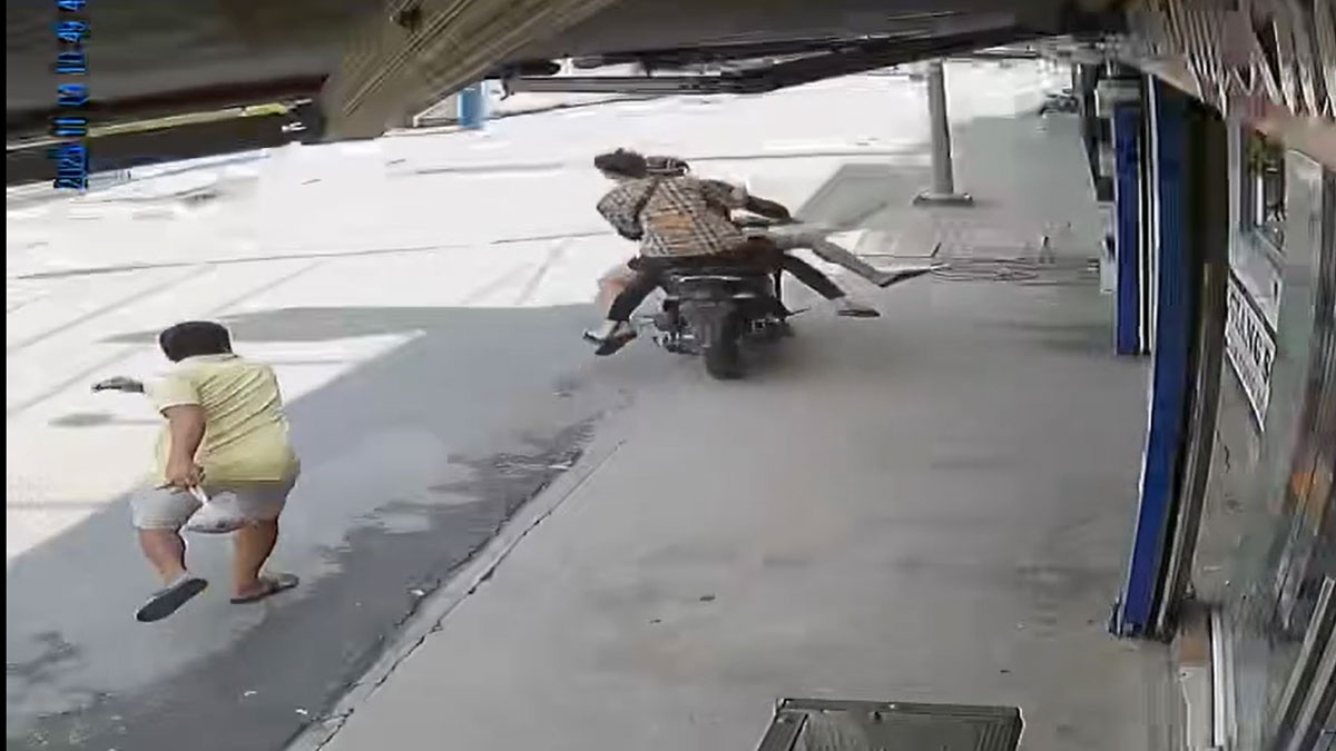 Người dân đuổi theo nhưng không kịp 