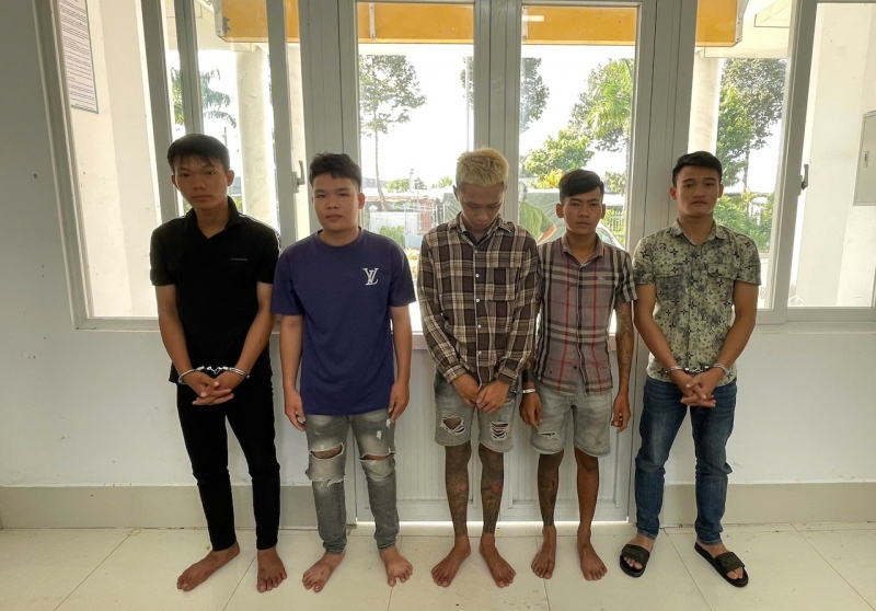 5 đối tượng Tuấn, Thiện, Tiền, Thịnh và Lộc tại cơ quan Công an.