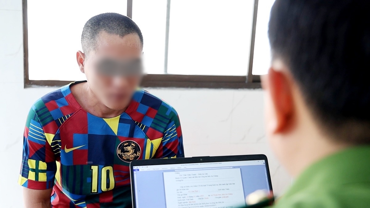 Võ Văn Phút tại cơ quan công an