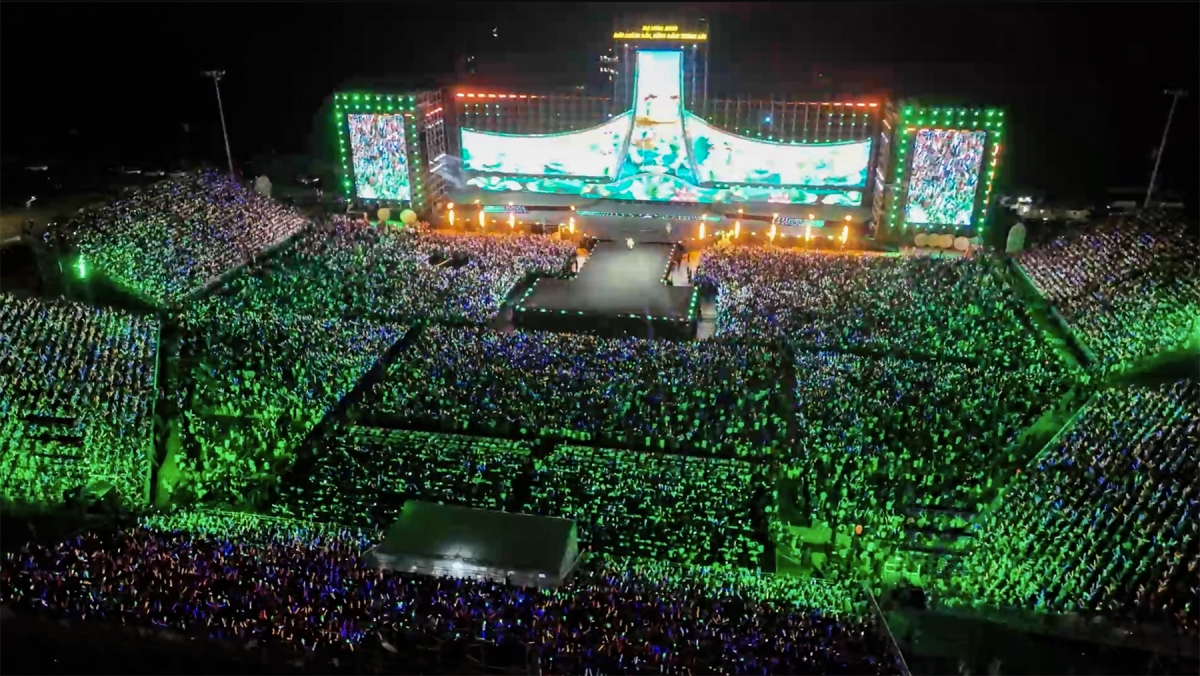 Với 30 nghìn khán giả tham dự trực tiếp, concert được đánh giá thành công cả về biểu diễn, hậu cần, tạo sức lan toả lớn khi tổ chức tại 1 địa phương ngoài các trung tâm nghệ thuật biểu diễn như Hà Nội, TP Hồ Chí Minh