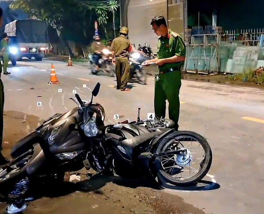 Một vụ va chạm xảy ra tại đường tỉnh 879 phường Đạo Thạnh làm 1 người tử vong.