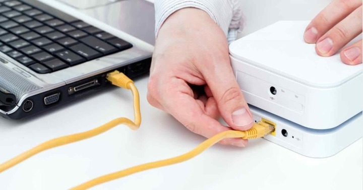 Có nên tắt wifi khi ra khỏi nhà? (Ảnh: Vecteezy)