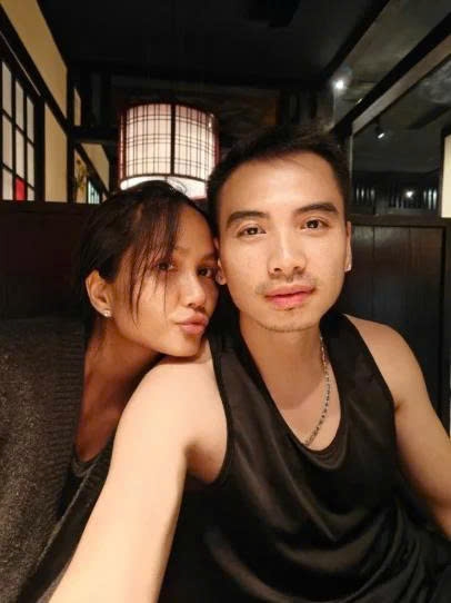 Sau một thời gian vướng vào những ồn ào trên mạng xã hội, Hoa hậu H'Hen Niê mới đây đã chia sẻ câu chuyện liên quan đến sức khỏe của mình. Cô đăng tải hình ảnh hộp sữa cùng dòng chia sẻ, hé lộ việc sữa mẹ bị giảm đáng kể.