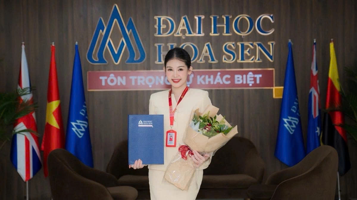 Hoa hậu Lê Âu Ngân Anh được bổ nhiệm giữ chức phó trưởng khoa Du lịch - Nhà hàng - Khách sạn tại Đại học Hoa Sen, TP.HCM. Người đẹp cho biết đây là niềm vui lớn, đánh dấu bước tiến mới trong sự nghiệp học thuật và quản lý của cô tại môi trường giáo dục đại học.