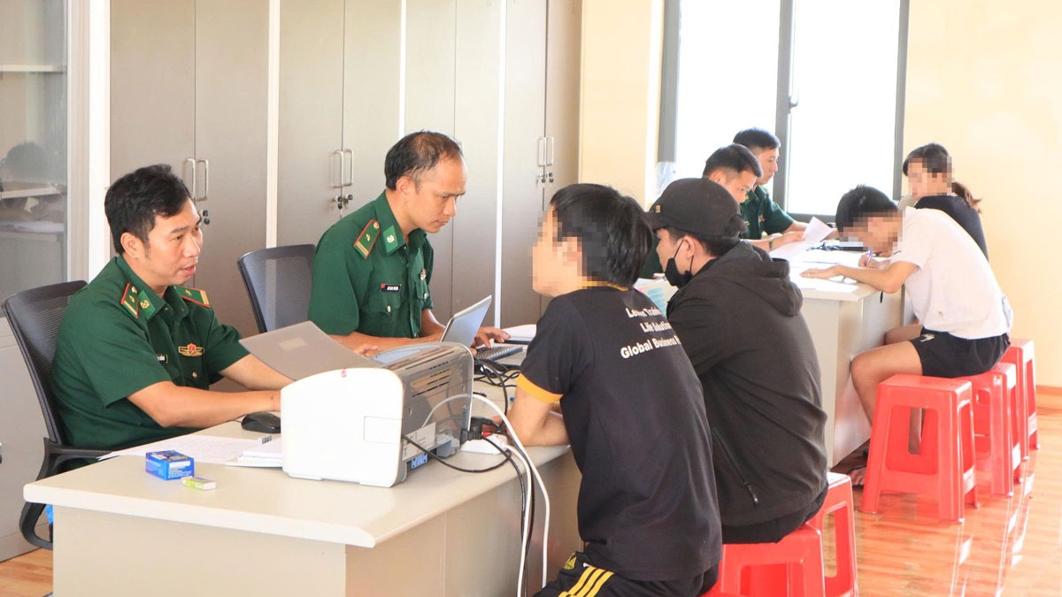 Các lực lượng chức năng nắm thông tin công dân trước khi cho về Việt Nam 