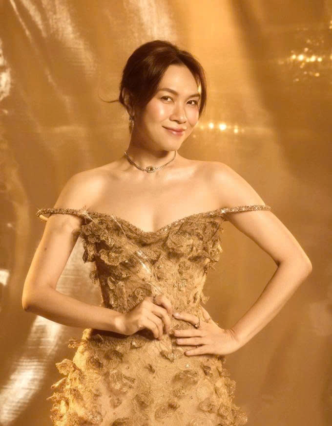 Mỹ Tâm được khen ngày càng trẻ trung, xinh đẹp khi đăng ảnh mừng ngày mở bán vé liveshow sắp diễn ra ở sân vận động Mỹ Đình (Hà Nội).