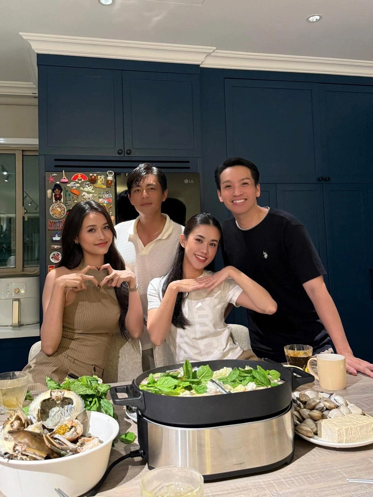 Nhóm diễn viên Trương Mỹ Nhân, Quốc Huy, Bạch Công Khanh và Ngọc Thảo gặp gỡ, ôn kỷ niệm thời cùng đóng phim Vua bánh mì.