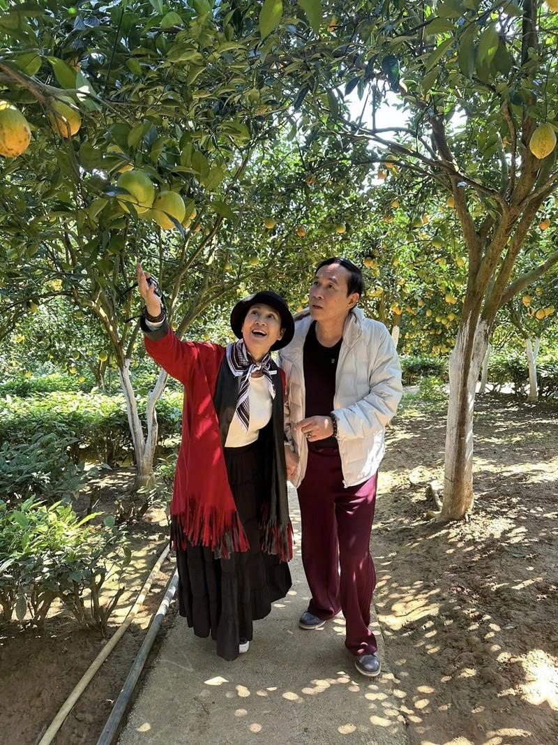 NSND Lan Hương hạnh phúc chia sẻ hình ảnh chuyến công tác cùng chồng thành công ngoài mong đợi tại Mộc Châu.