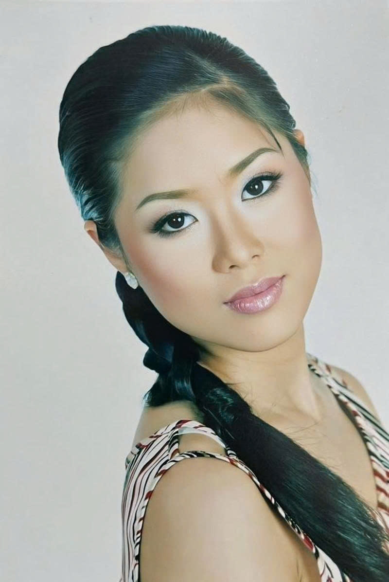 Diễn viên Lê Phương chia sẻ ảnh năm 2005 cùng dòng trạng thái ngắn gọn “Xuân thì”, gợi nhớ kỷ niệm tuổi trẻ.