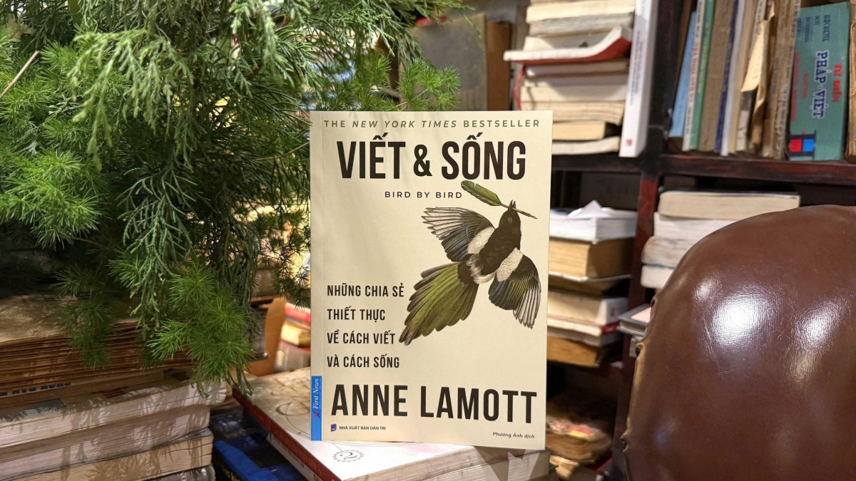 “Viết và Sống” không đơn thuần là một cuốn sách về viết lách. Đó là một hành trình khám phá bản thân qua từng trang viết.