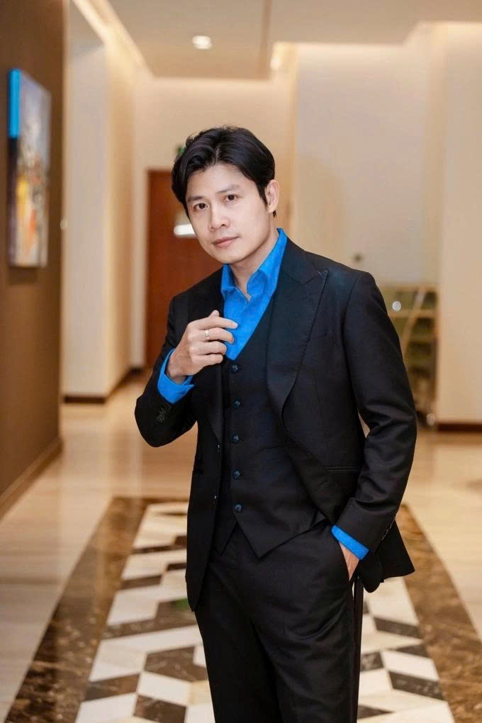 Nhạc sĩ Nguyễn Văn Chung thông báo đỗ đại học hệ chính quy chuyên ngành Sư phạm âm nhạc tại Nhạc viện TP.HCM ở tuổi 42. Anh chia sẻ ấp ủ mong muốn học nhạc bài bản từ lâu nhưng vì vướng bận nhiều công việc, chăm sóc mẹ và các con nhỏ nên giờ mới thực hiện được.