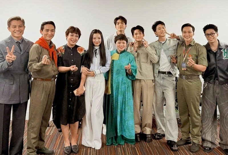 Dàn diễn viên "Mưa đỏ" hội ngộ tại Liên hoan phim Việt Nam lần thứ XXIV.