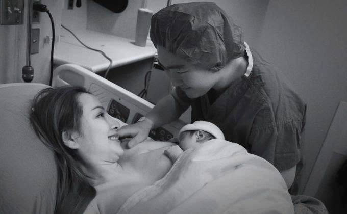 Ông xã Diễm Hương - David Lieu - vui mừng thông báo hoa hậu vừa sinh con thứ hai là một bé trai. Chồng Diễm Hương cho biết vợ anh sinh mổ suôn sẻ, em bé chào đời khỏe mạnh, nặng 2,9 kg, tại một bệnh viện ở Vancouver, Canada.