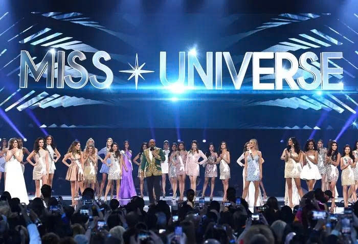 Anyella Grados bị tước danh hiệu sau khi video cô say rượu và nôn mửa bị tung lên mạng (do Miss Teen Peru 2018 quay và chia sẻ nhầm). Khi đó, Grados nói video được quay không có sự đồng ý và xâm phạm danh dự của cô.