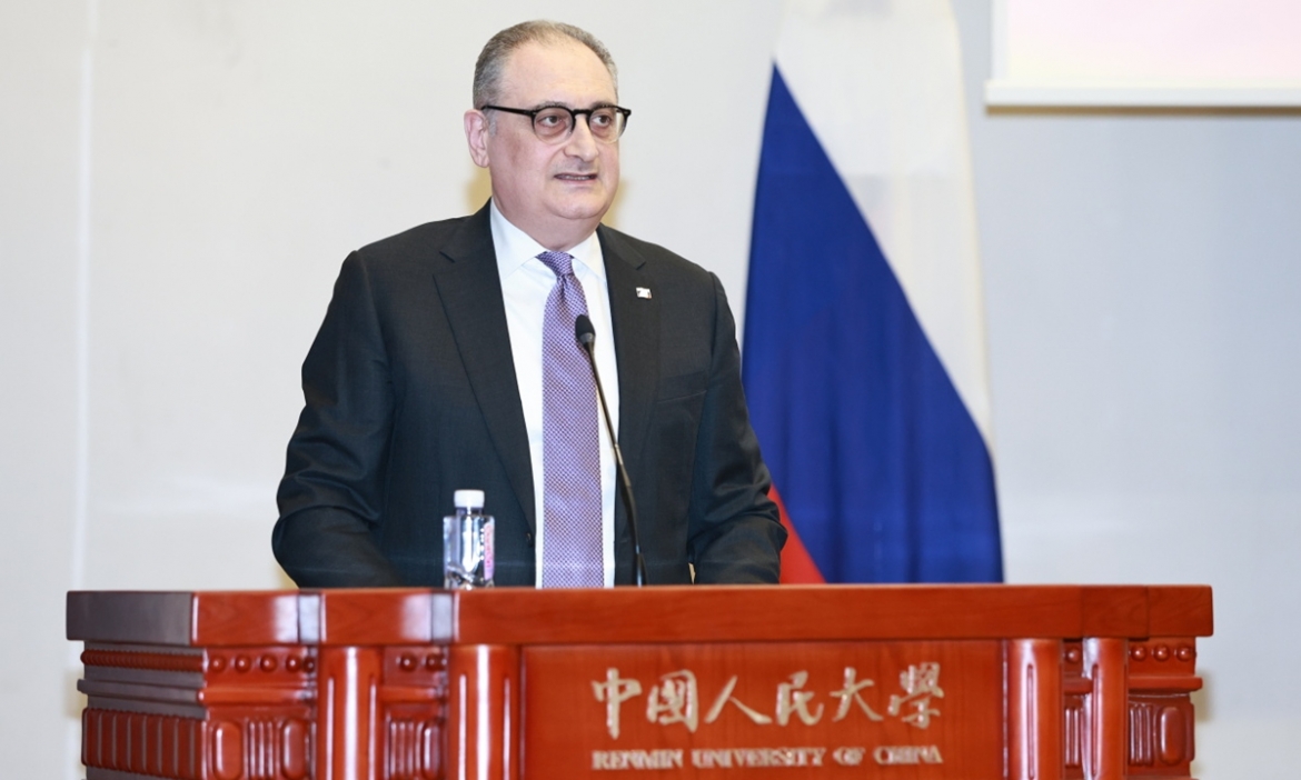 Đại sứ Nga tại Trung Quốc Igor Morgulov phát biểu tại Diễn đàn Đại sứ ngày 23/12. Ảnh: Viện Nghiên cứu Tài chính Trùng Dương thuộc Đại học Nhân dân