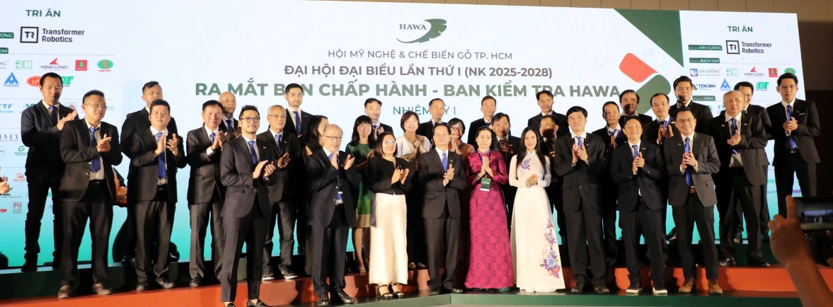 Ban chấp hành Hội Mỹ nghệ và Chế biến gỗ TP.HCM (HAWA) nhiệm kỳ 2025 – 2028. Ảnh: BTC