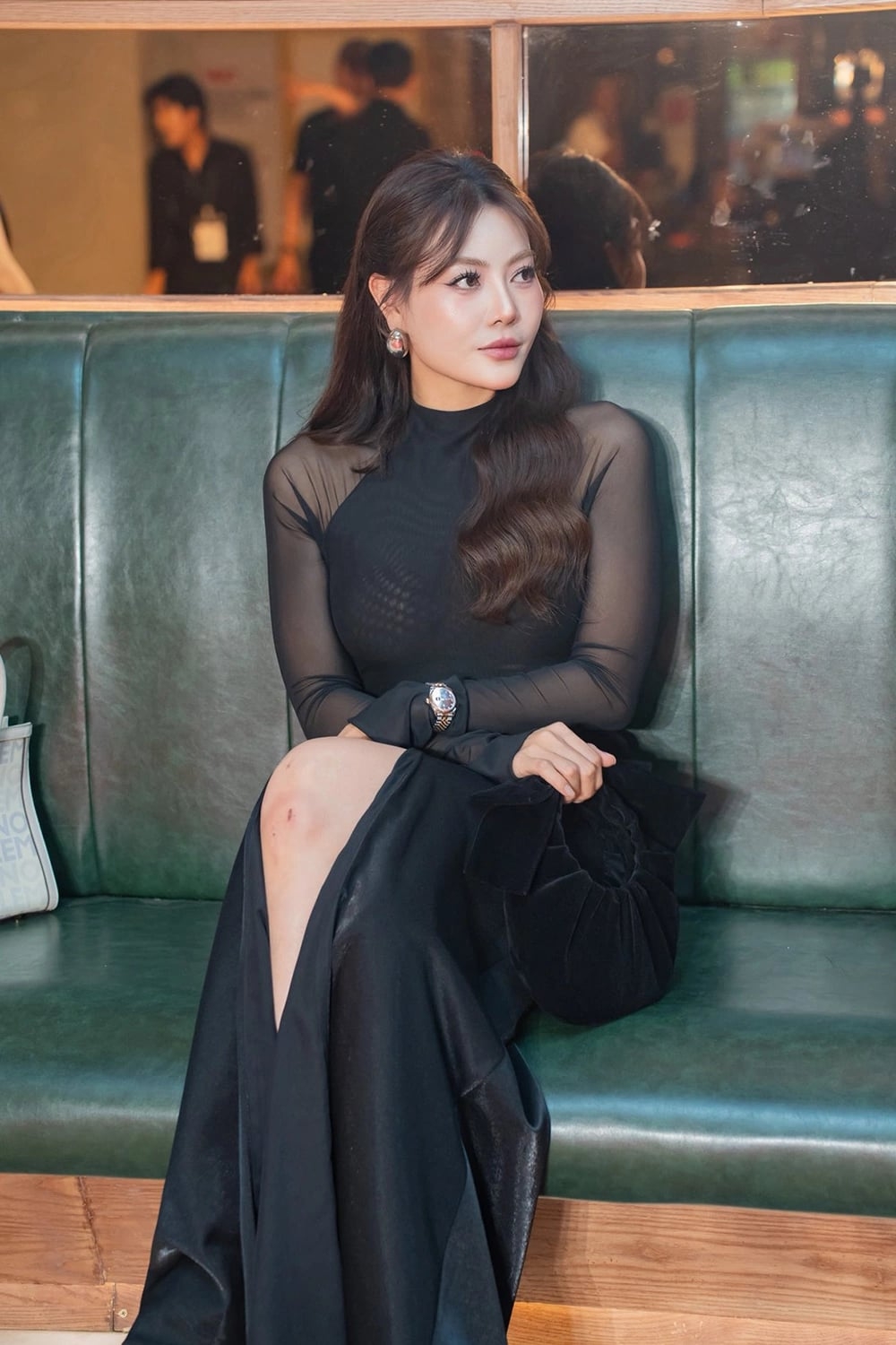 Diễn viên Thanh Hương khoe vóc dáng quyến rũ tại buổi ra mắt 'Thế hệ kỳ tích' - bộ phim cô tham gia với tư cách khách mời.