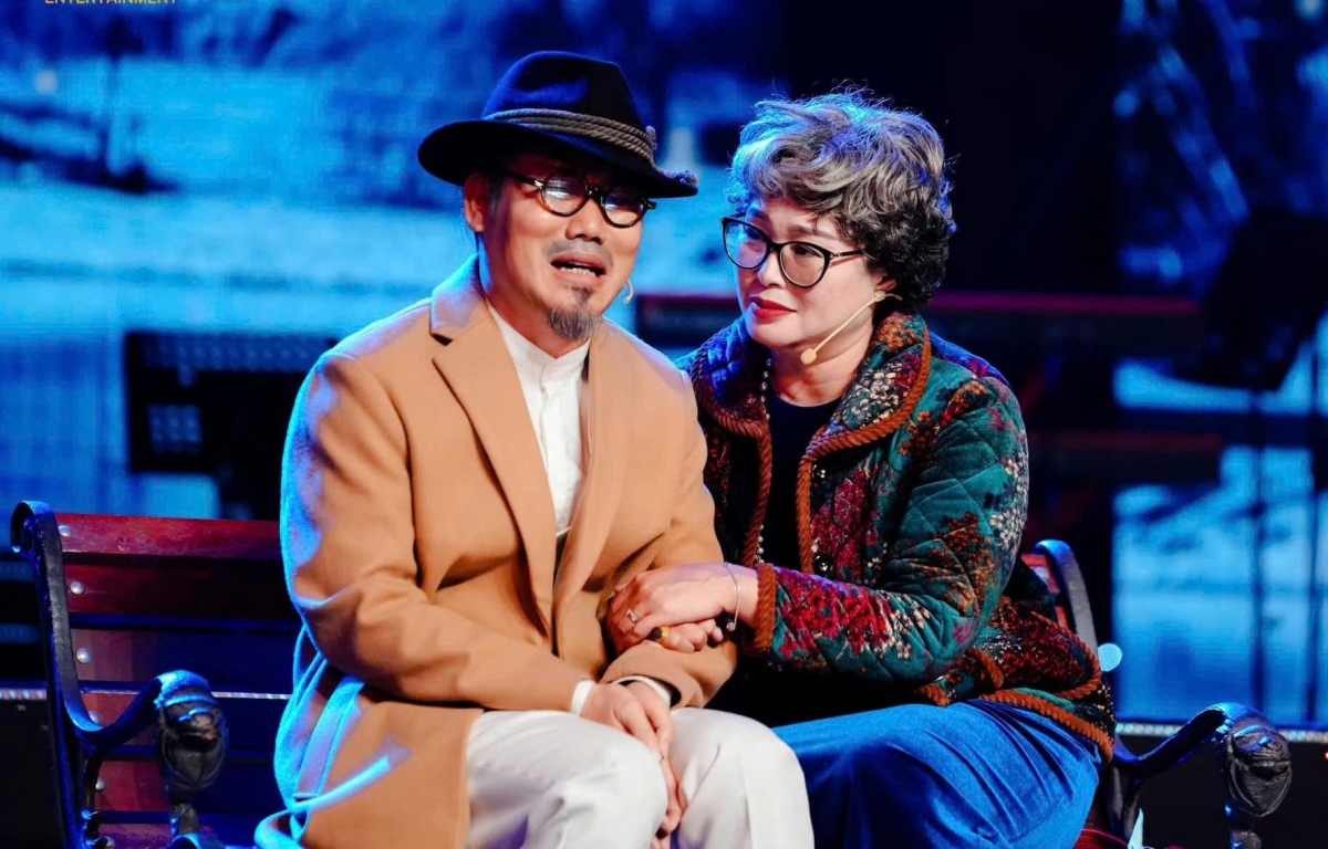 Nghệ sĩ Vượng Râu đã không giấu được những giọt nước mắt khi nhắc đến cha mẹ