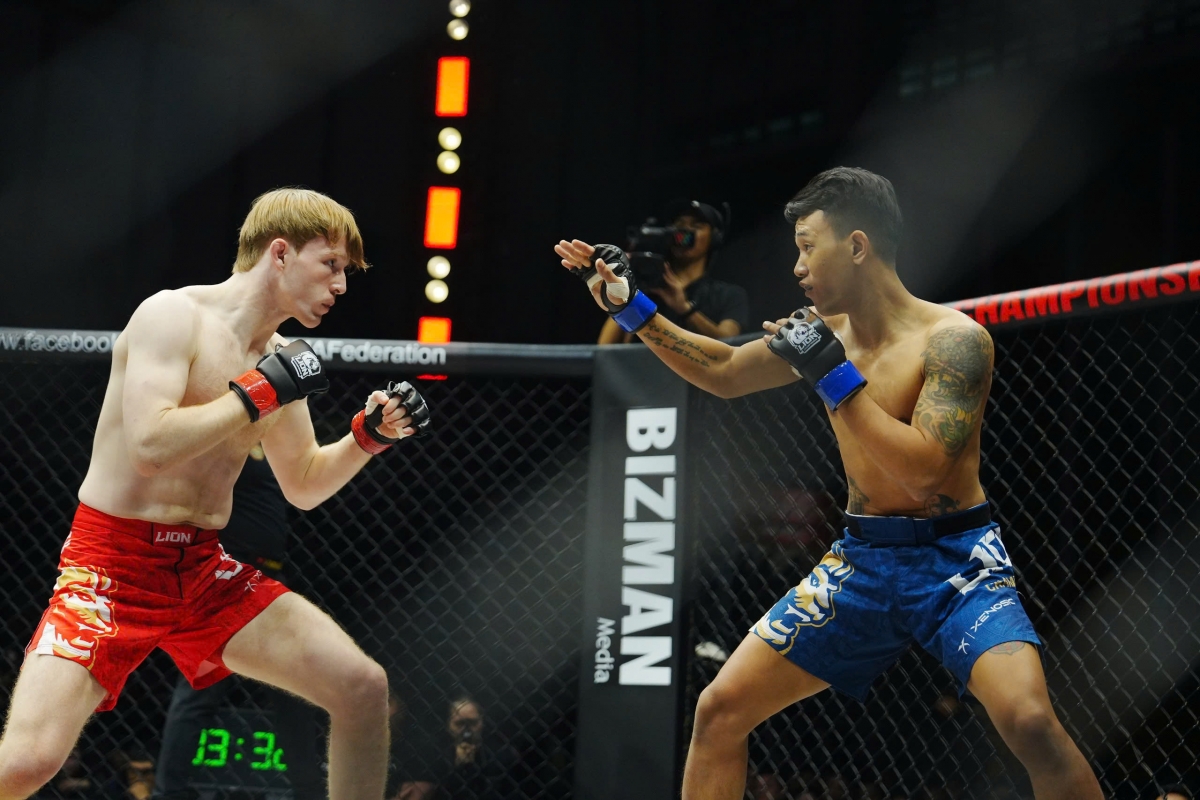 Võ sĩ Việt Nam đã có trận đấu nỗ lực và phòng thủ ấn tượng trước VĐV đến từ Anh để tránh bị đối thủ hạ knockout. 