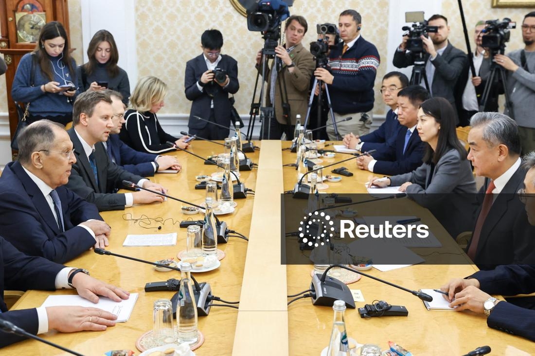 Bộ trưởng Ngoại giao Nga Sergei Lavrov đã có cuộc hội đàm với Bộ trưởng Ngoại giao Trung Quốc Vương Nghị. (Ảnh Reuters)