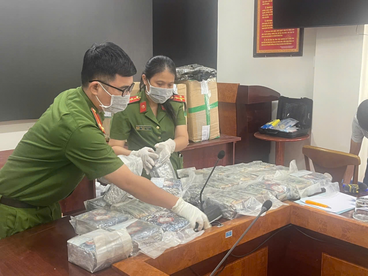 Riêng 2 kho hàng tại TP.HCM, lực lượng chức năng đã thu giữ gần 150kg ma tuý tổng hợp. (Ảnh: BCA)